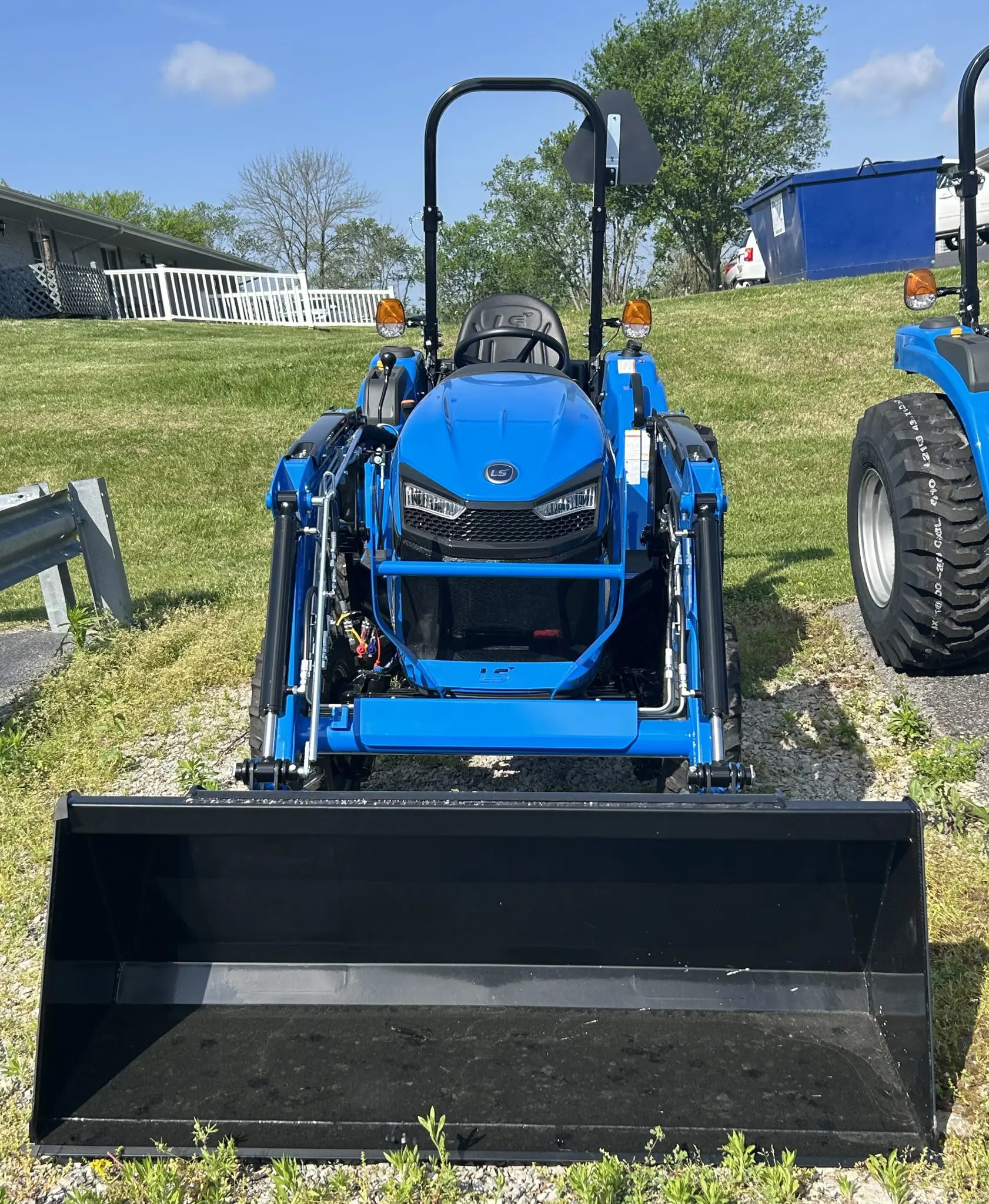 MT232E-GR Tractor