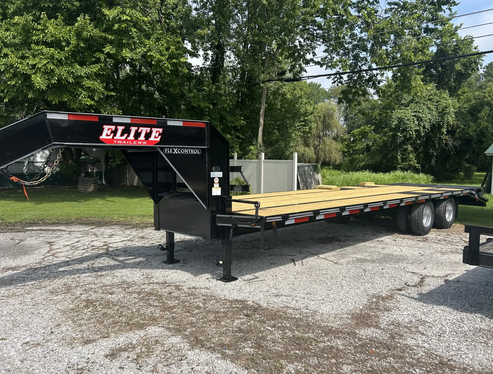 Elite 28' TD Gooseneck