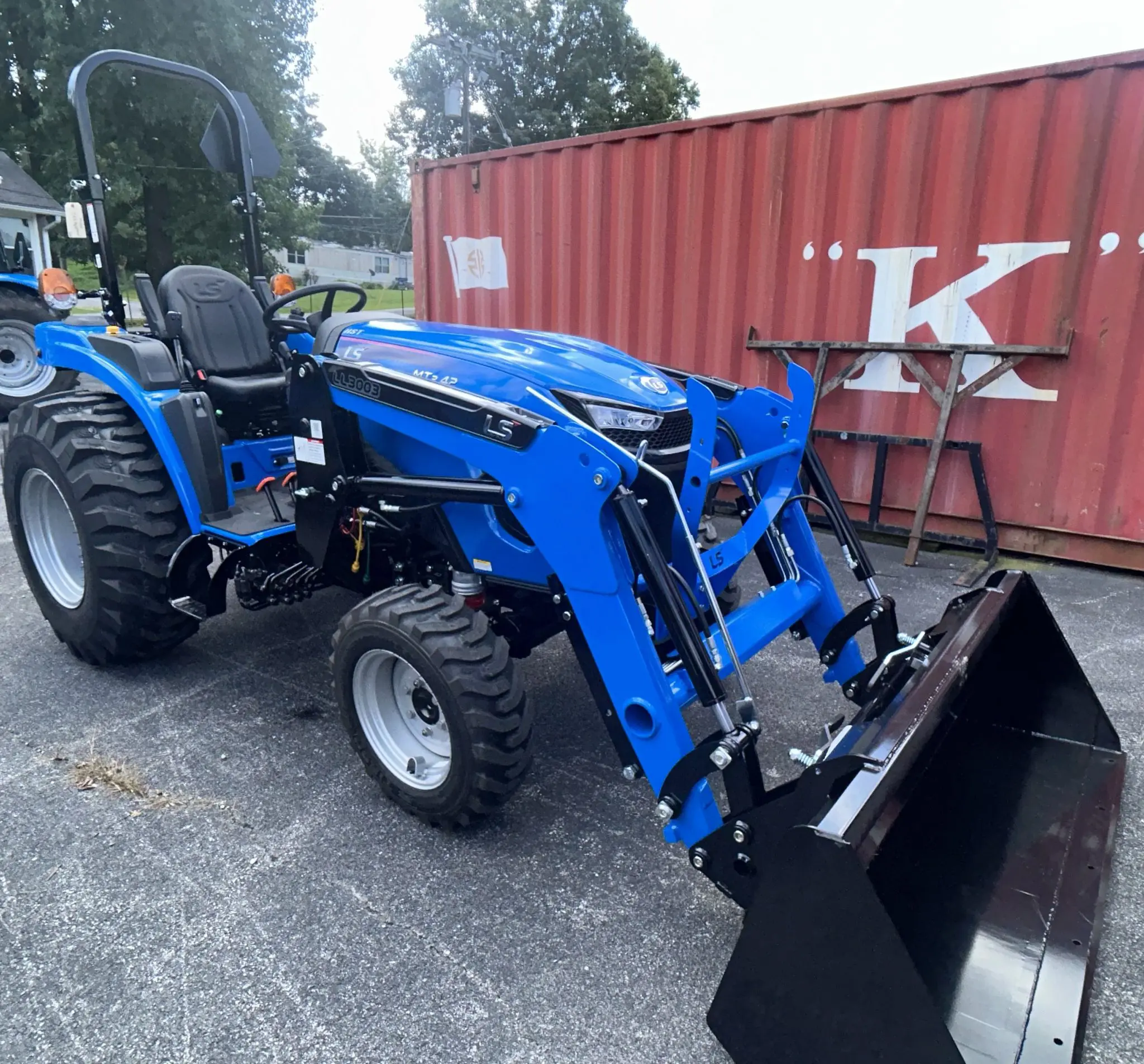 MT242-HT Tractor